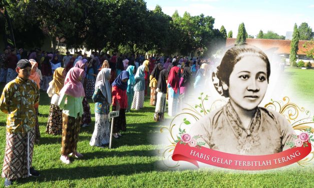 MEMPERINGATI HARI KARTINI 21 APRIL