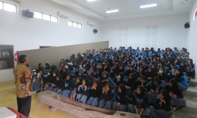 Siswa/i SMAN 1 Seyegan Belajar Mengenal Pertanian Jawa Tradisional di Musium Tani