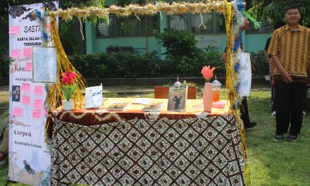 Sulap Limbah Kertas SMAN 1 Seyegan Menjadi Lukisan Bernilai Estetik Tinggi