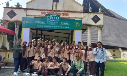Partisipasi dalam kunjungan Festival Keistimewaan Yogyakarta