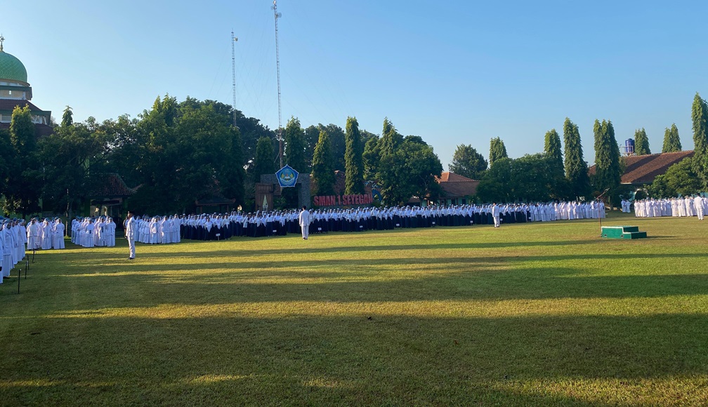 Upacara Bendera Pembukaan di SMA Negeri 1 Seyegan