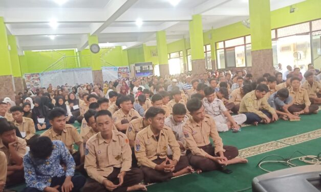 PENUTUPAN MPLS 2024 DIAKHIRI DENGAN DOA BERSAMA SISWA DAN ORANG TUA / WALI