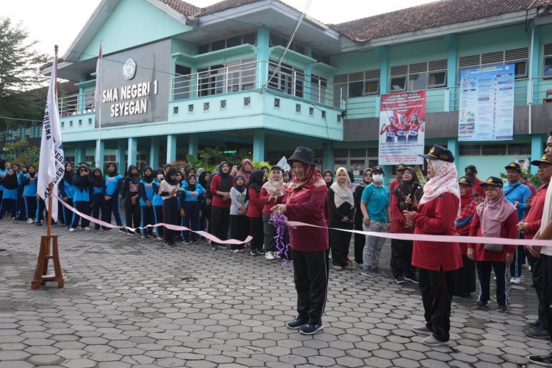 JALAN SEHAT MEMPERINGATI HAORNAS