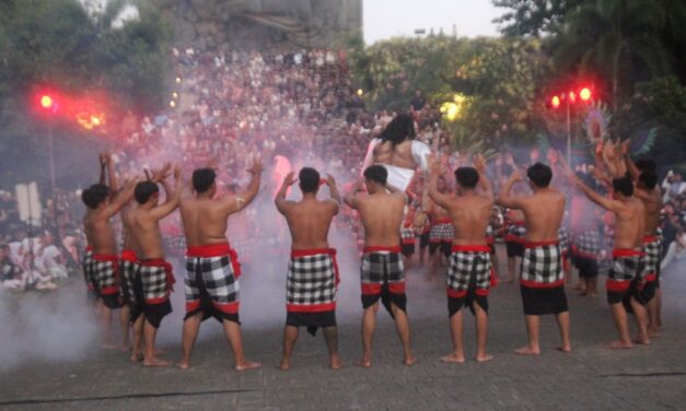 Tari Kecak dan Sejarah Garuda Wisnu Kencana: Perpaduan Seni dan Sejarah yang Memukau