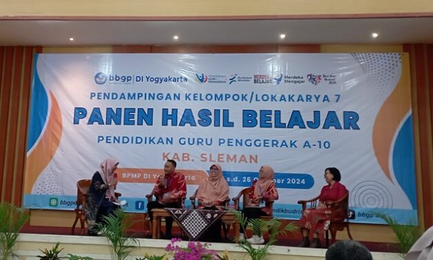 Pendidikan Guru Penggerak dalam Kurikulum Era Digital: Membentuk Agen Transformasi Pendidikan