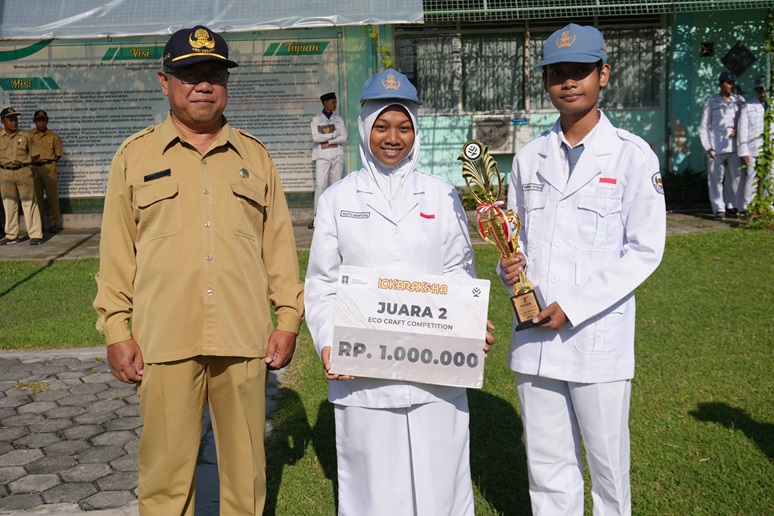 Siswa SMA N 1 Seyegan Berjaya di Ajang Eco Craft Competition UII