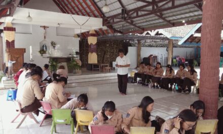 Siswa-Siswi Nasrani SMAN 1 Seyegan Khidmat Rayakan Paskah di Goa Maria Jatiningsih