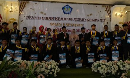SMAN 1 Seyegan Gelar Acara Haru Penyerahan Kembali Siswa Kelas XII kepada Orang Tua/Wali