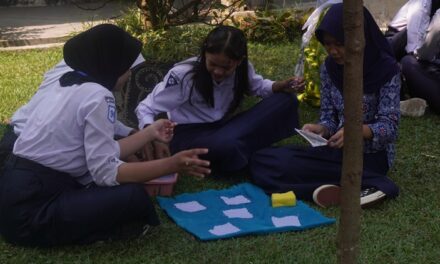 Inovasi Ramah Lingkungan: Murid SMAN 1 Seyegan Ubah Limbah Kertas Jadi Harta Baru