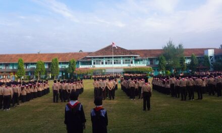 Merajut Kebersamaan: SMAN 1 Seyegan Gelar Upacara Peringatan Hari Pramuka