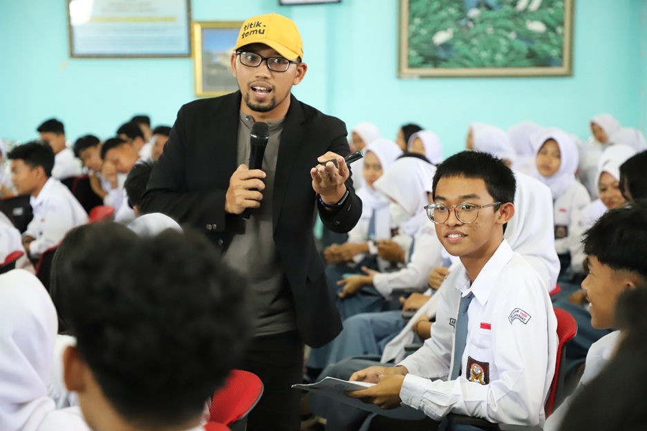 Menguasai Panggung: Panduan Melatih Public Speaking yang Baik dan Memukau