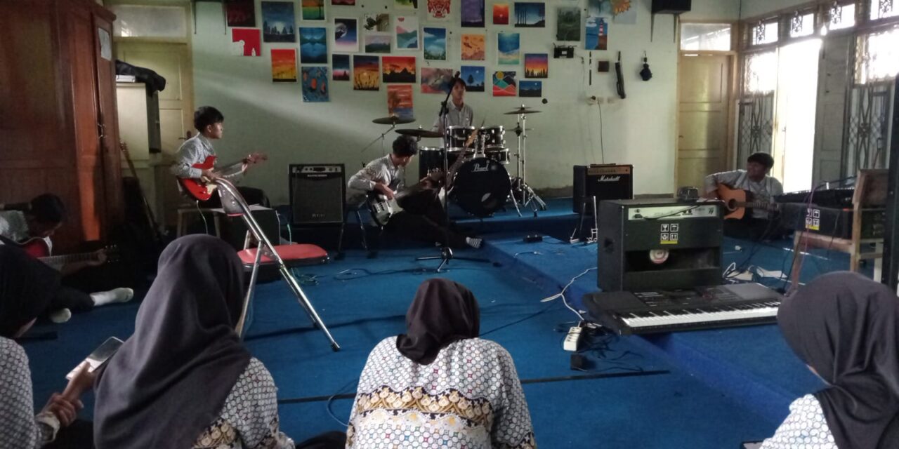 🎸 Beyond the Hits: Latihan Rutin untuk Pengembangan Diri Band yang Berkelanjutan