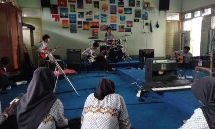 🎸 Beyond the Hits: Latihan Rutin untuk Pengembangan Diri Band yang Berkelanjutan