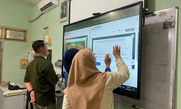 🖥️ Merevolusi Kelas: Pemanfaatan Panel Layar Interaktif dalam Program Digitalisasi Pendidikan Pemerintah