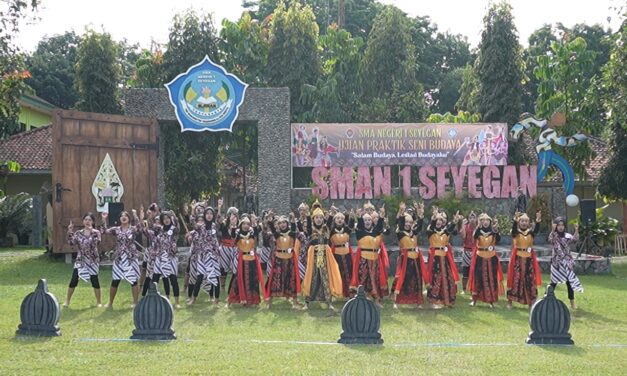 🎭 Harmoni Gerak dan Budaya Nusantara: Siswa Kelas XII SMAN 1 Seyegan Gelar Ujian Praktik Pagelaran Tari Spektakuler
