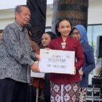 🏆 Kemenangan Puitis: Siswi SMA N 1 Seyegan, Lucia Anastiti, Sabet Juara 1 Lomba Cipta & Baca Geguritan Se-DIY