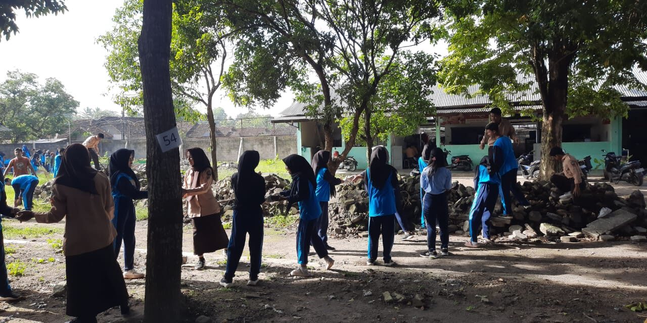 🧹 Semangat Bhakti Siswa SMAN 1 Seyegan: Kerja Bakti Massal Jaga Lingkungan Belakang Sekolah