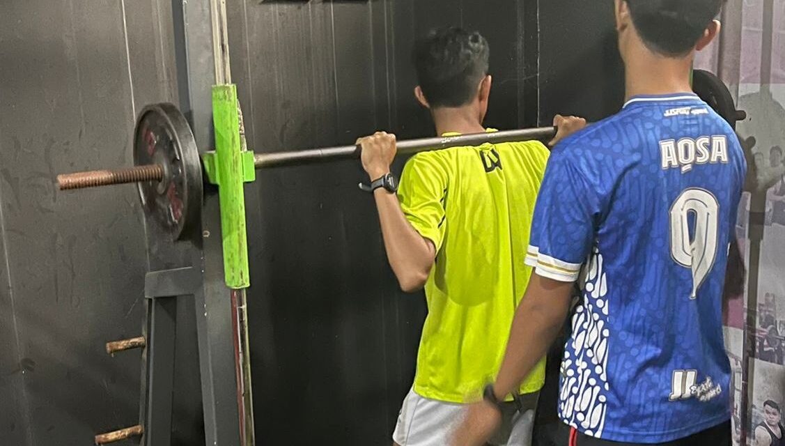 Kuat dan Presisi: Panduan Dasar Berlatih Angkat Besi yang Benar
