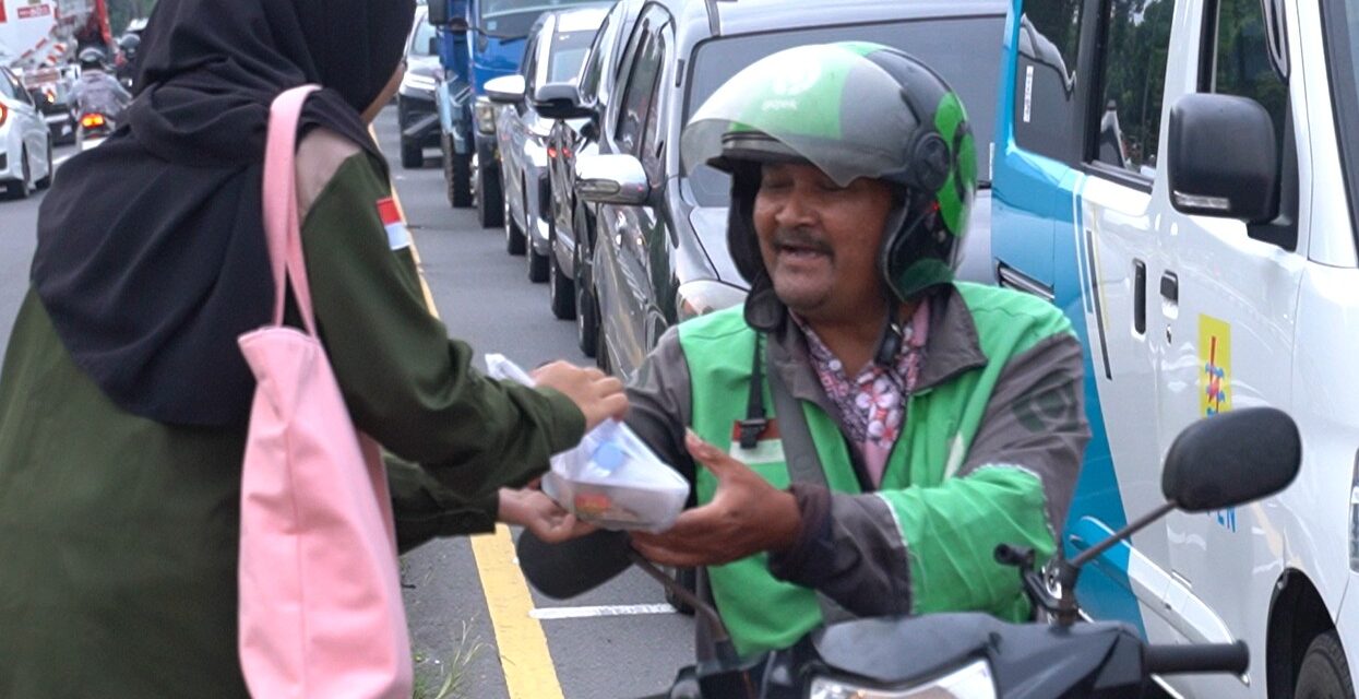 Semarak Ramadan 1447 H, Siswa SMAN 1 Seyegan Gelar Aksi “Sebata Takjil” untuk Masyarakat