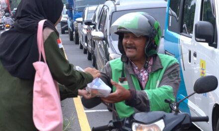 Semarak Ramadan 1447 H, Siswa SMAN 1 Seyegan Gelar Aksi “Sebata Takjil” untuk Masyarakat