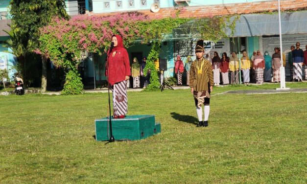 Lestarikan Budaya, SMAN 1 Seyegan Gelar Upacara Hari Jadi Yogyakarta ke-271 dengan Busana Kejawen
