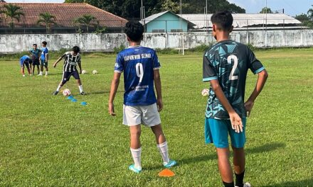 Rutinitas Latihan Sepak Bola Ringan di Ruang Terbatas