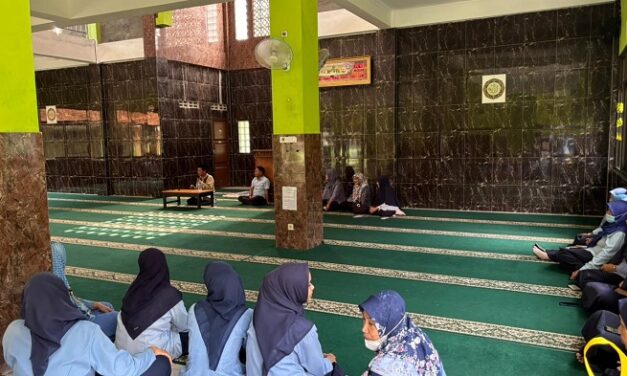 Menjemput Keberkahan dalam Pengajian Guru dan Karyawan SMAN 1 Seyegan