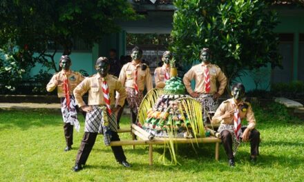 Gunungan: Simbol Kesuburan, Doa, dan Kosmologi dalam Budaya Jawa