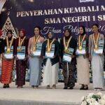 Momen Haru dan Bangga: SMAN 1 Seyegan Lepas Siswa Kelas XII di Rocket Chicken Convention Hall