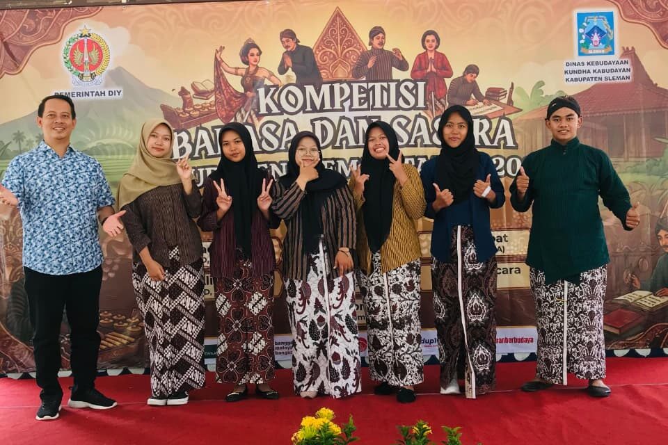 Panen Prestasi, SMAN 1 Seyegan Raih Tiga Juara di Kompetisi Bahasa & Sastra Disbud Sleman 2026