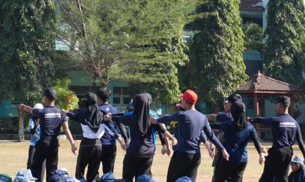 Bekerja Sama dengan Koramil Seyegan, SMAN 1 Seyegan Mantapkan Karakter Disiplin Siswa Lewat Latihan Baris-Berbaris