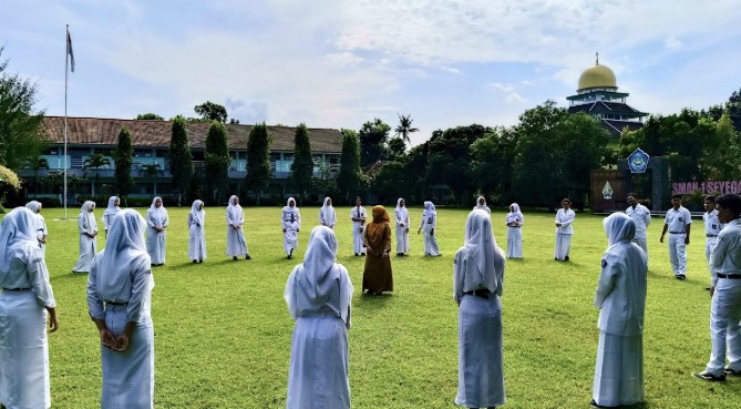 Mengenal Joyful Learning: Strategi Belajar Menyenangkan yang Bikin Siswa Ketagihan