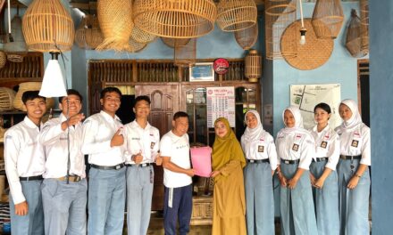 Menemukan Inspirasi di Tanah Sendiri: Pengalaman Magang Alternatif Siswa SMAN 1 Seyegan di Desa Wisata Kerajinan Bambu Brajan