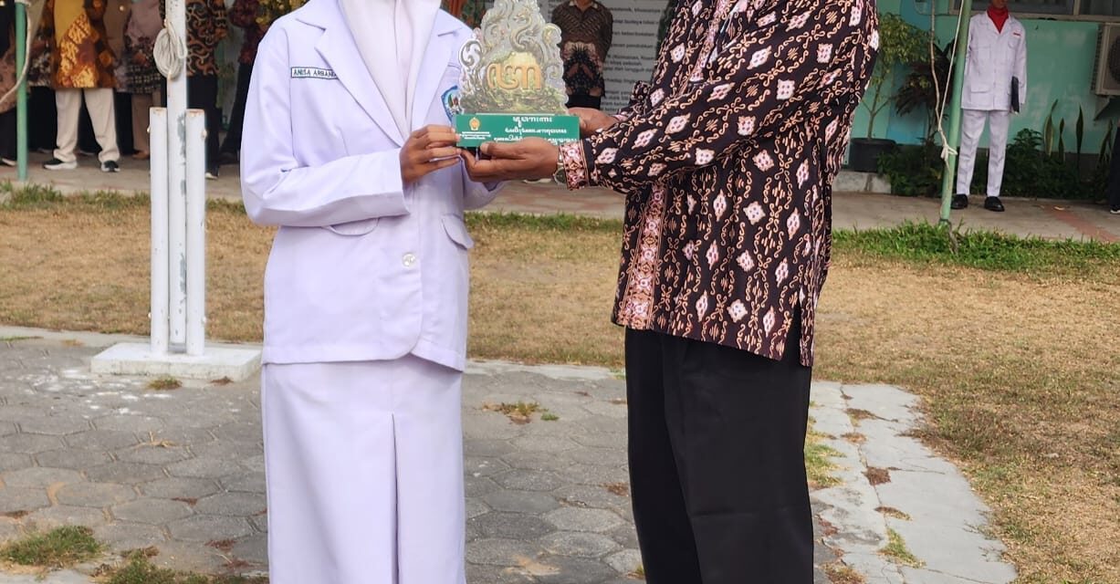 Kebanggaan SMAN 1 Seyegan: Anisa Arbania Sholihah Raih Juara 1 Alih Aksara Jawa Tingkat DIY